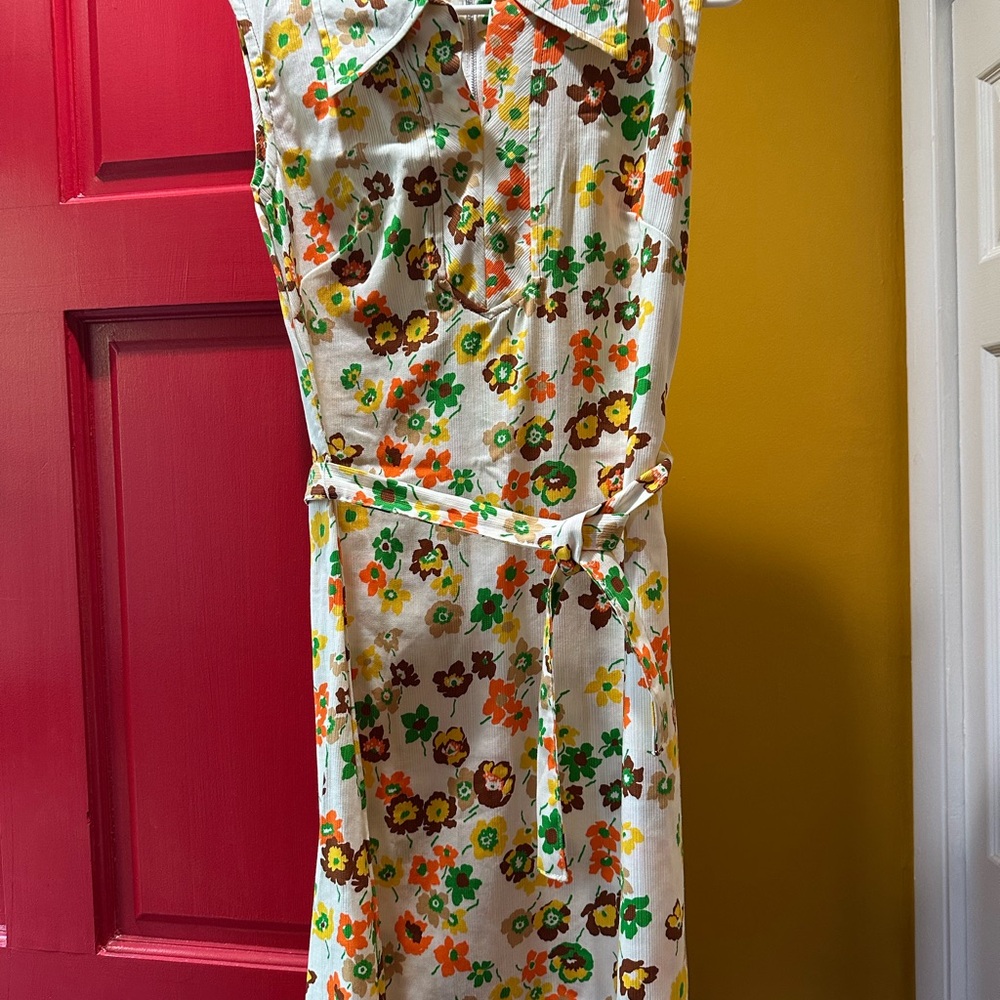 Vintage 60s 70s Floral Sleeveless Dress with Belt in Like New Condition